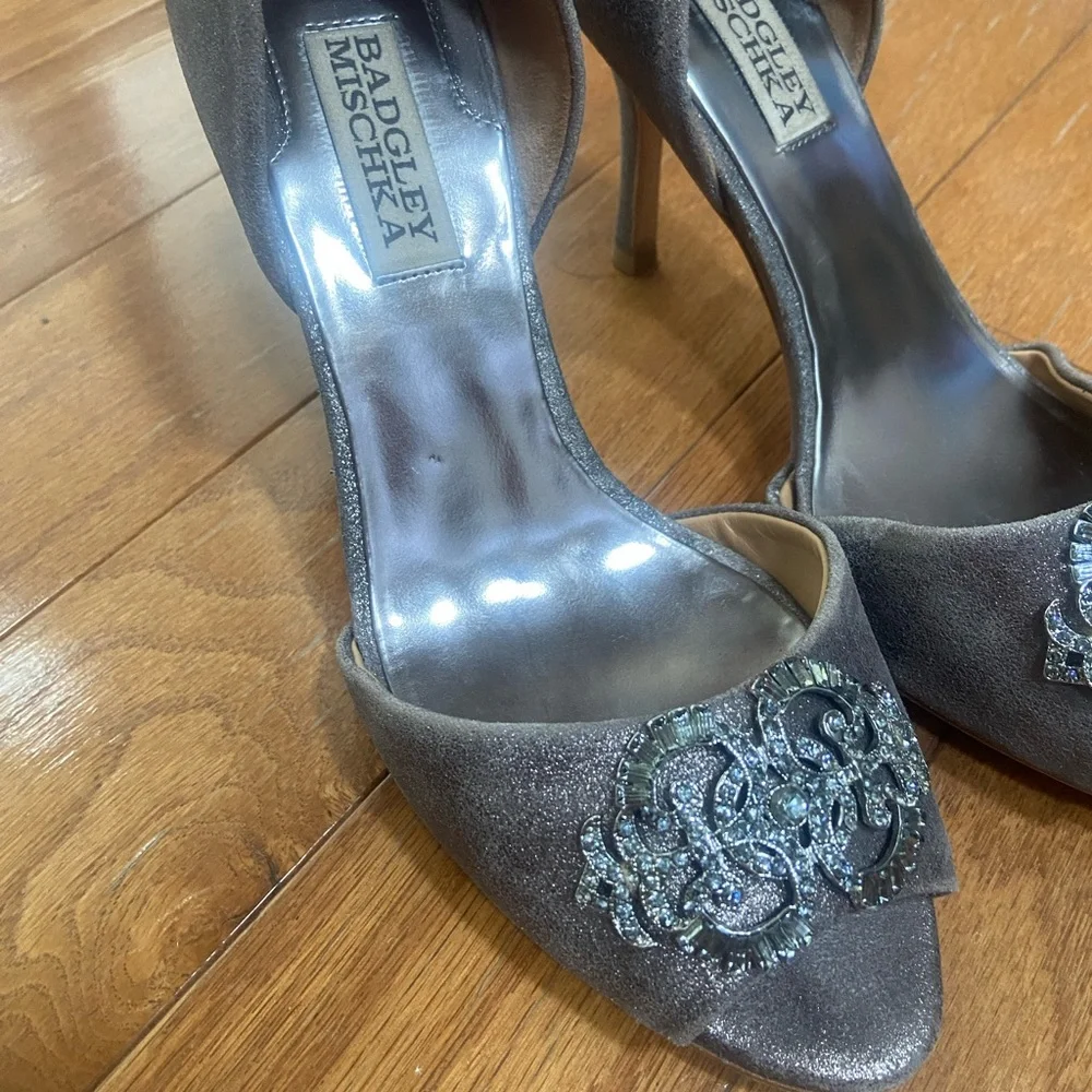 Badgley Mischka grey suede d’orsay pumps - Picture 5 of 8